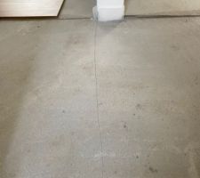 Fissure chape ciment à l'étage