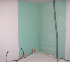 Chambre du bas avec coin douche le 29/11