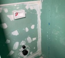 Cloison sur bati des WC suspendu