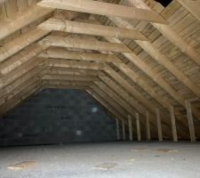 Le grenier au dessus garage et carport