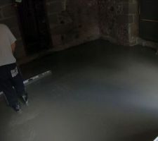 Juin 2020 : Coulage de la dalle en cours
Photos tirées de l'épisode 23 de - La rénovation de Koggy - https://bit.ly/KoggyEP23