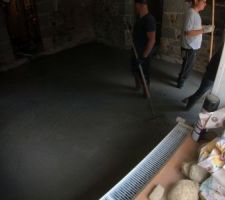 Juin 2020 : Coulage de la dalle en cours 
Photos tirées de l'épisode 23 de - La rénovation de Koggy - https://bit.ly/KoggyEP23