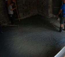 Juin 2020 : Coulage de la dalle en cours
Photos tirées de l'épisode 23 de - La rénovation de Koggy - https://bit.ly/KoggyEP23