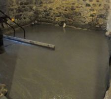 Juin 2020 : Coulage de la dalle en cours
Photos tirées de l'épisode 23 de - La rénovation de Koggy - https://bit.ly/KoggyEP23