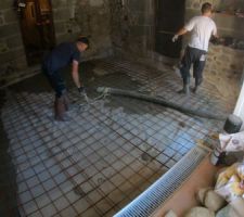 Juin 2020 : Coulage de la dalle en cours
Photos tirées de l'épisode 23 de - La rénovation de Koggy - https://bit.ly/KoggyEP23