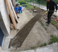 Juin 2020 : Tranchée évacuations PVC rebouchée
Photos tirées de l'épisode 22 de - La rénovation de Koggy - https://bit.ly/KoggyEP22