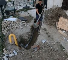 Juin 2020 : Tranchée évacuations PVC 
Photos tirées de l'épisode 21 de - La rénovation de Koggy - https://bit.ly/KoggyEP21