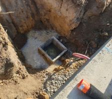 Installation du regard pour &eacute;vacuation de l'eau r&eacute;cup&eacute;r&eacute;e par le drain