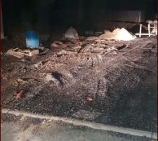 Les traces de camions qui passent sur notre allée