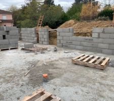 &Eacute;l&eacute;vations des murs du rdc