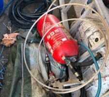 Invention du beau papa pour la projection du goudron
Goudronnage de la cave