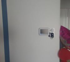 On a aussi install&eacute; un visiophone. Fini la sonnette sans fil qui marche uniquement les jours impairs,avec vent d'Est et ensoleill&eacute;s