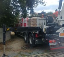 Réception de matériel: On attaque la terrasse n°2 et les trottoirs restants