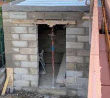 Garage c&ocirc;t&eacute; nord porte de service