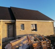 La mise hors d'air avec la pose des portes, baies vitrées et fenêtres