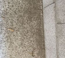 Un rupteur de pont thermique qui ressort de la dalle