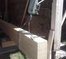 Levage et mise en place de la grosse poutre LC de la dalle bois.