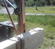 Levage et mise en place de la grosse poutre LC de la dalle bois.