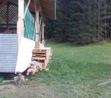 Déplacement du regard d'eaux pluviales pile sous la gouttière : fini !