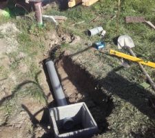 Déplacement du regard d'eaux pluviales : je le mets pile sous la gouttière