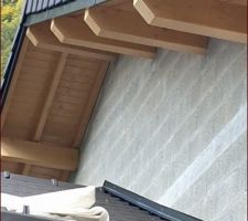 Peinture des débords de toit, couleur bûche.