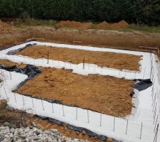 Les fondations sont coul&eacute;es.