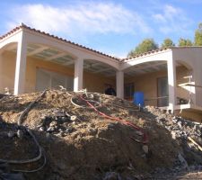 La façade en cours de réalisation

pignon a l'EST
terrasse EST et SUD couverte