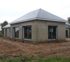 Pose fenêtres et portes.