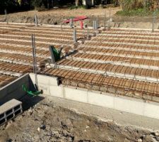 Pose des évacuations et ferraillage de la dalle