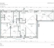 Voici notre future maison sur plan !
Dans notre lotissement, composé d'une rue, il y a 11 parcelles à vendre. 1 maison est déjà sortie de terre et 1 est en construction. Plusieurs parcelles sont déjà vendues. Les 2 maisons qui sont sorties de terre sont celles de mes voisins. Elles ont été positionnées parallèlement à la voirie. Je n'ai pas fait ce choix car ma maison sera construite dans le sens inverse et seul le garage fera face à la rue. En effet, l'exposition de ma maison sera Est-Ouest avec la terrasse au Sud afin de bénéficier du soleil toute la journée. Ce qui n'est pas le cas de mes voisins qui ont le soleil le matin côté terrasse à l'arrière et le soleil le soir côté devanture/rue. Je trouvais dommage de ne pas pouvoir profiter du soleil l'après-midi sur sa terrasse ou même les soirs d'été.