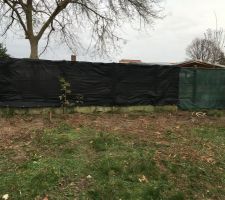 Bâche brise vue opaque 170g noire posée