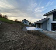 Remblai de finitions
Piscine faisant office de sout&egrave;nement au sud