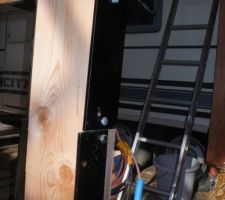 Les &eacute;querres en fer pli&eacute; : support des poutres LC de la dalle bois.