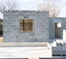 Plancher &eacute;tage pos&eacute; et coul&eacute;