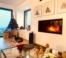 Nous avons décoré pour Noël. Dimanche, un bon feu et une déco cosy, rien de mieux.