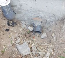 Après quelques semaines dans la maison.
Les wc étaient bouchés, après vérification, l'évacuation des wc n'ont tout simplement pas été raccordé.