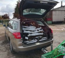 Deux remorque plus chargement dans le coffre soit 1.5 tonne de terreau de la pépinière très bon pour le bouturage et marcottage