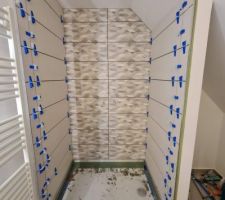 Pose carrelage presque termin&eacute;e