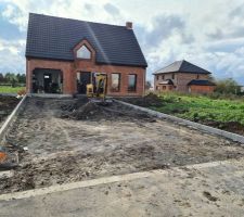 D&eacute;but travaux all&eacute;e en cailloux