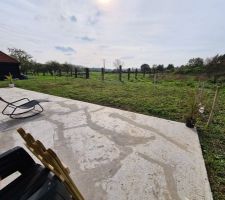 Vu jardin, avec les belles fissures de la terasse