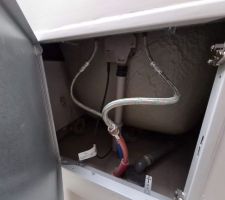 Mise en peinture du muret baignoire avec un trappe de visite