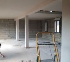 Plâtre fini (plafond, poutre, poteaux et mur porteur).