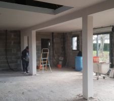 Plâtre fini (plafond, poutre, poteaux et mur porteur).