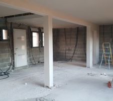 Plâtre fini (plafond, poutre, poteaux et mur porteur).