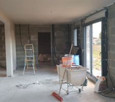 Plâtre fini (plafond, poutre, poteaux et mur porteur).