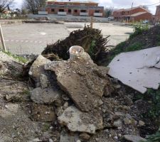 Dépôt des déchets de chantier par Nexity sur notre terrain lors de la préparation du terrain de leur résidence.