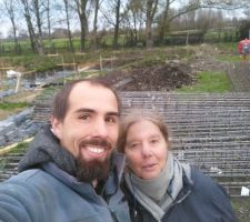 Le déchargement avec notre super plan maison et avec ma super maman (pas rassurée du tout)