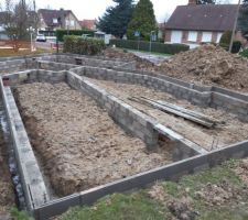 Vide sanitaires de 4 tas de parpaings