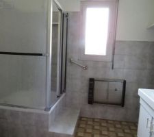 Salle de bain au rez-de-chaussée