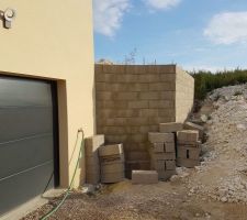 Mur de soutènement monté, plus qu'à couler le béton